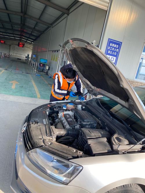 貨運(yùn)機(jī)動(dòng)車在作業(yè)人員貨運(yùn)機(jī)動(dòng)車附載作業(yè)人員