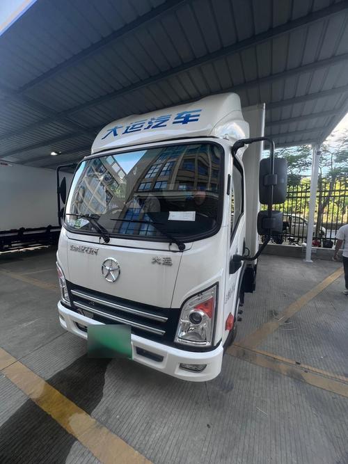 輕卡貨運版可以拉人嗎輕卡可以拉車嗎