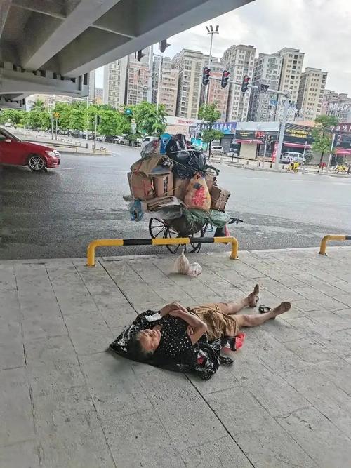 貨運(yùn)癱瘓了運(yùn)送癱瘓老人